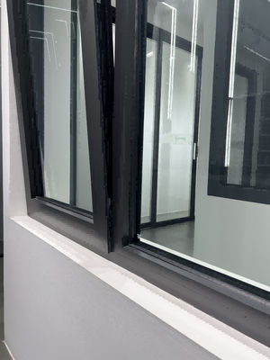 Ventanas de aluminio curvado de grado abierto Blanco / Negro hasta 12 mm pantalla de fibra de vidrio de vidrio